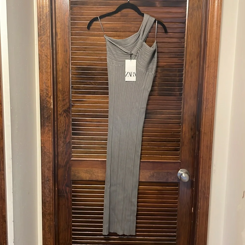 NWT Zara Grey Asymmetrical Ribbed Knit Midi Dress - Picture 4 of 8